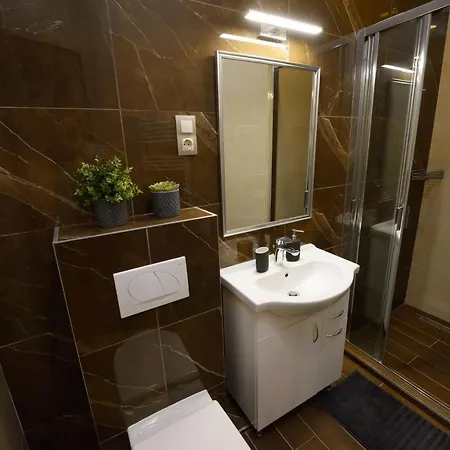 Orangehomes 4 Bdrm View To Synagogue * Budapest